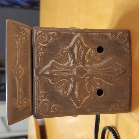 Scentsy Other - Scentsy FULL Size ✝️ FAITH CROSS Warmer, no chips/cracks, Excellent condition 💚